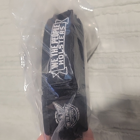 We The People Holsters Raven Slimline Gun Belt in Black Size S-M - Picture 2 of 4